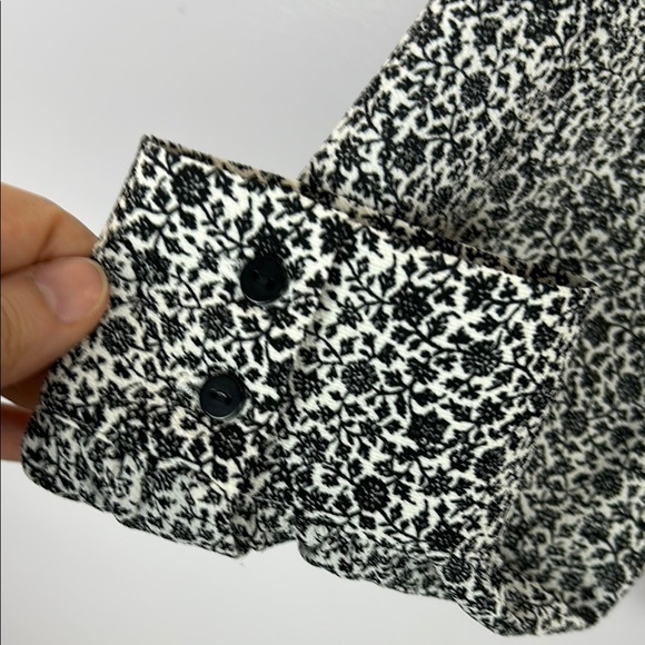 Adrianna Papell Black and White Blouse with Intricate Floral Pattern Size Large - Picture 5 of 7